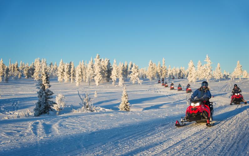 Finnish Lapland: Snowmobile Voyager & Stay in a Sumptuous Retreat