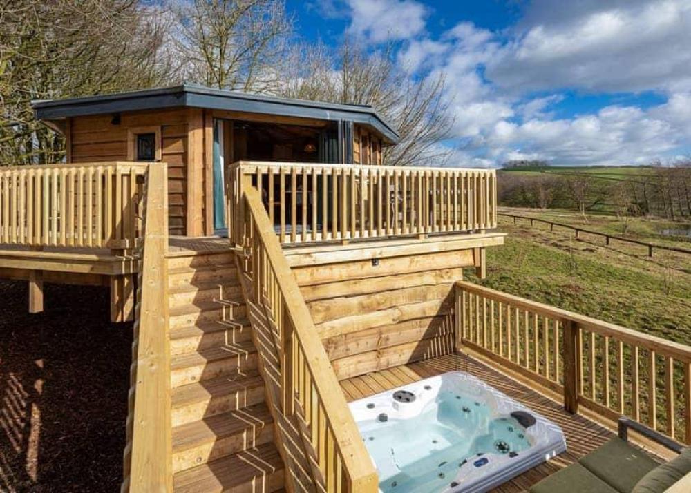 Peak District: Highly Rated & Pet Friendly Treehouse w/Hot Tub