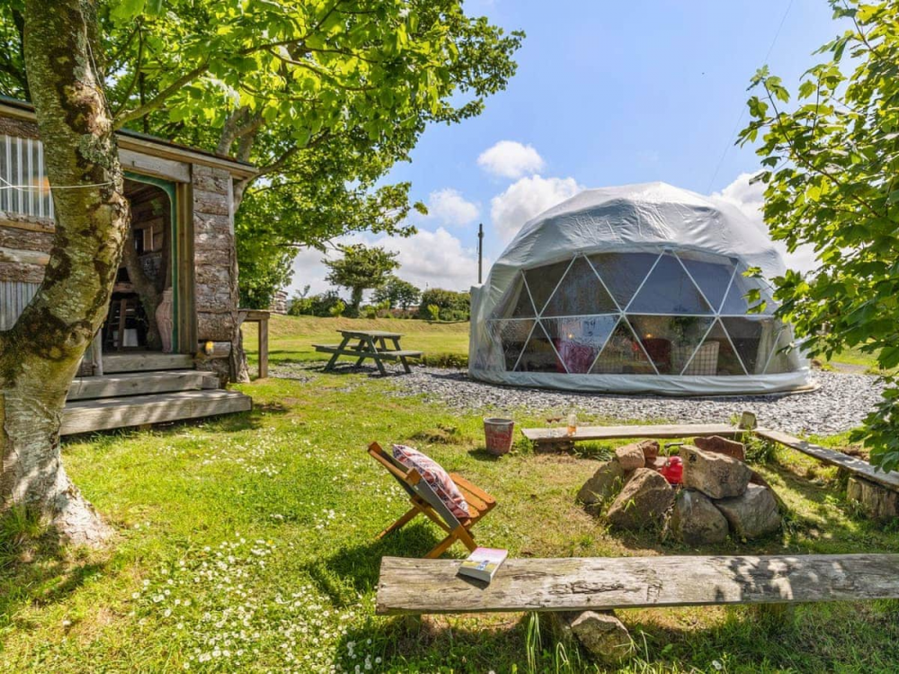 Pembrokeshire: Glamping Dome - Sleeps up 5, Rated 10/10