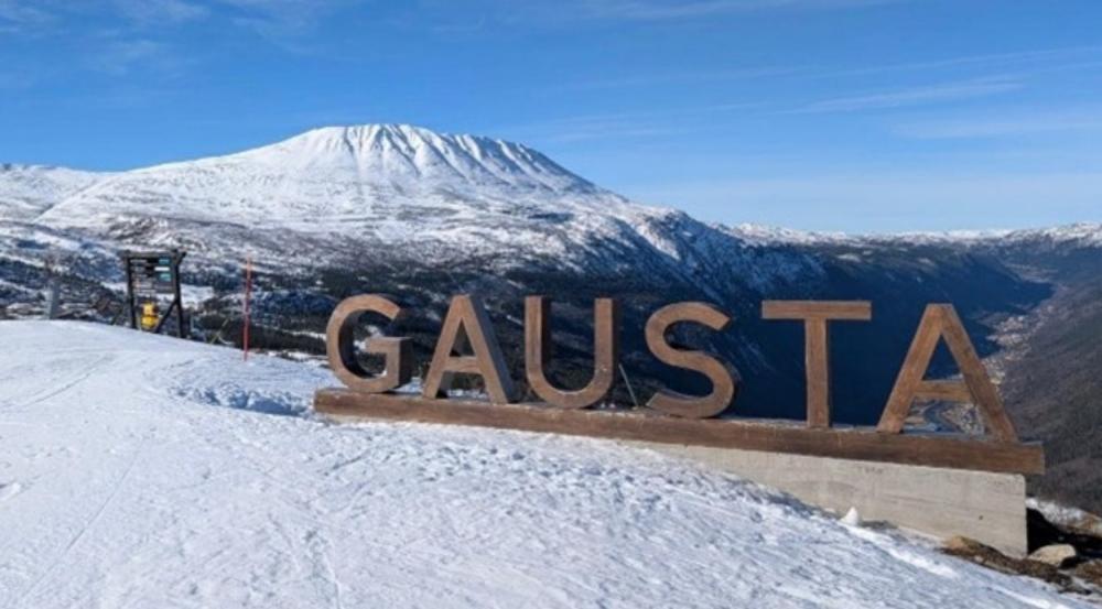 Skiing, Scenery & Sabotage: My Spring Adventure in Gausta, Norway
