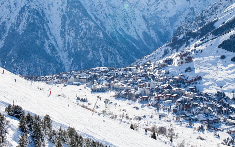 March, Les 2 Alpes incl. Pass, Skis/Board & Boot hire