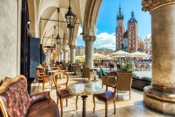 Krakow: Trendy, Refurbed & Highly Rated Hotel w/Cocktail Bar