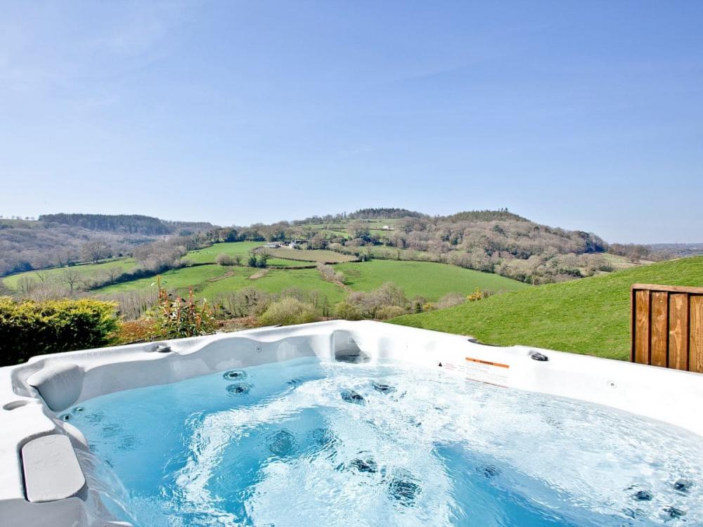 Devon Countryside Lodge with Private Hot Tub