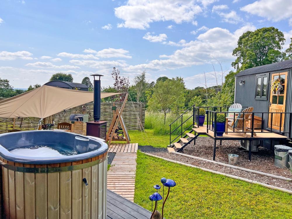 Adults-Only Glamping Escape in Nottinghamshire