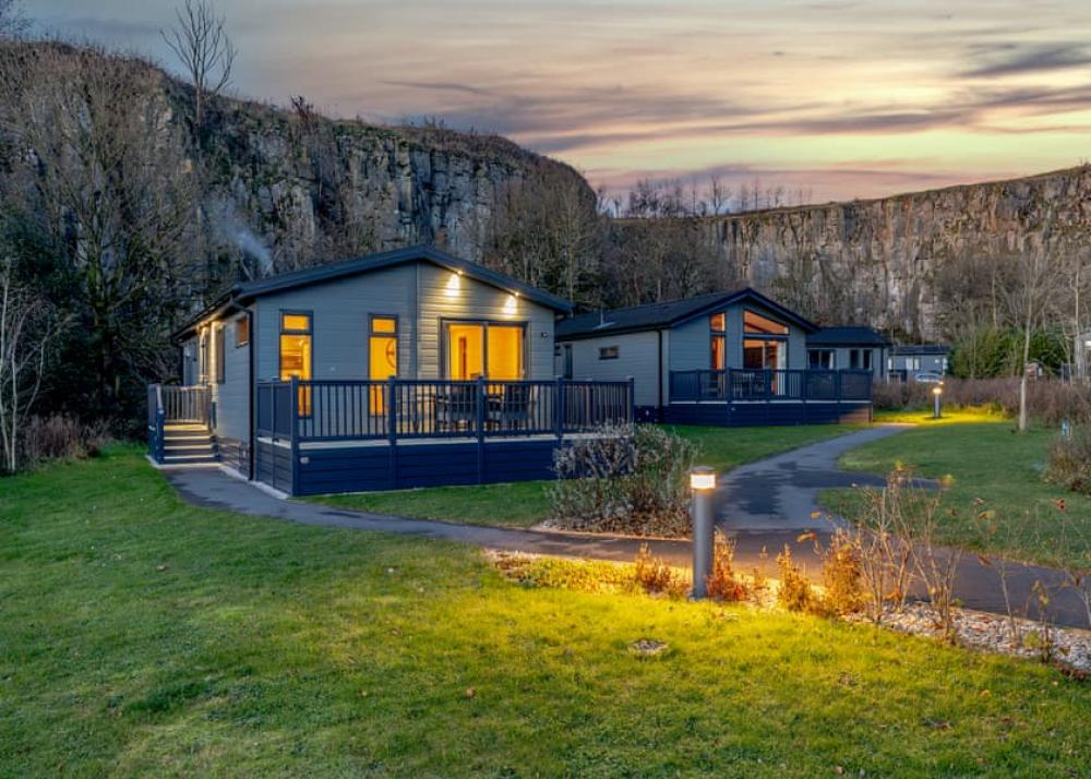 Peak District Lodge Escape for Families & Groups