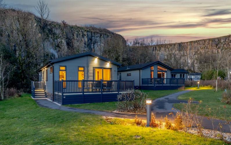 Peak District Lodge Escape for Families & Groups