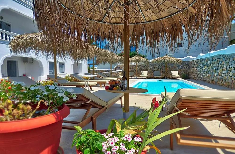 Santorini Escape With 5* Guest Reviews