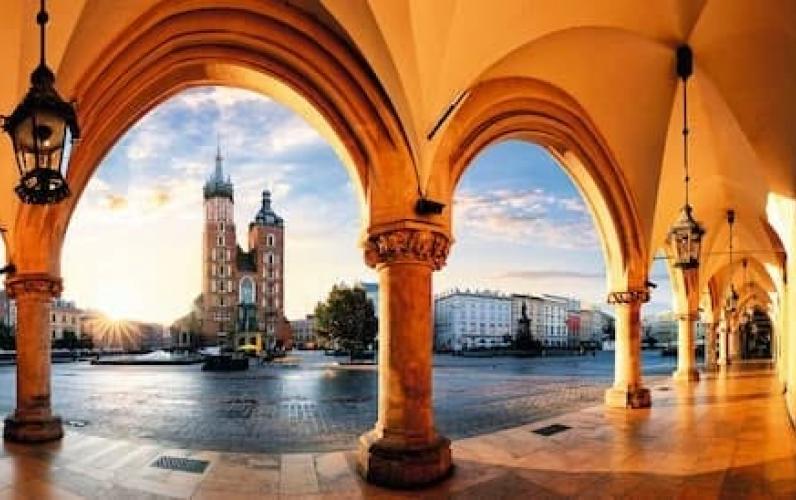 4 Nts in Krakow w/Flights & Hold Luggage!