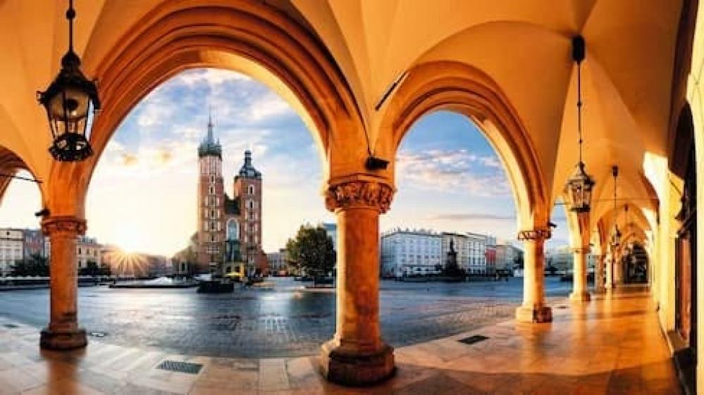 4 Nts in Krakow w/Flights & Hold Luggage!